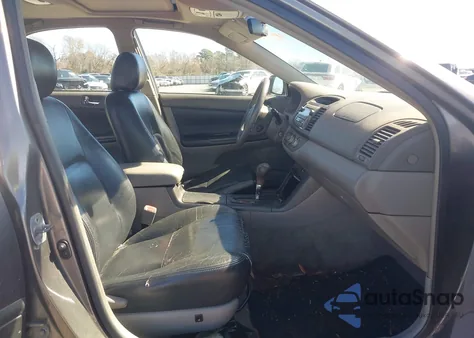 2005 Toyota Camry Le z USA, uszkodzony, nr VIN 4T1BE32K75U981658